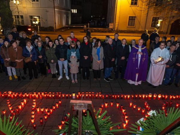 Gospić u znaku sjećanja: Počast braniteljima i civilima Domovinskog rata, te žrtvi Vukovara i Škabrnje