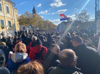 Ličko-senjska županija - Vukovarska kolona sjećanja nikad brojnija: Iz Ličko-senjske županije stiglo više od 500 ljudi