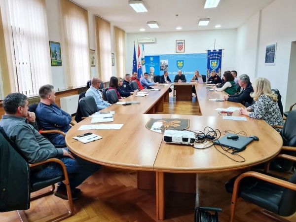 Pred nadolazeću zimsku sezonu održana sjednica Stožera civilne zaštite Ličko-senjske županije