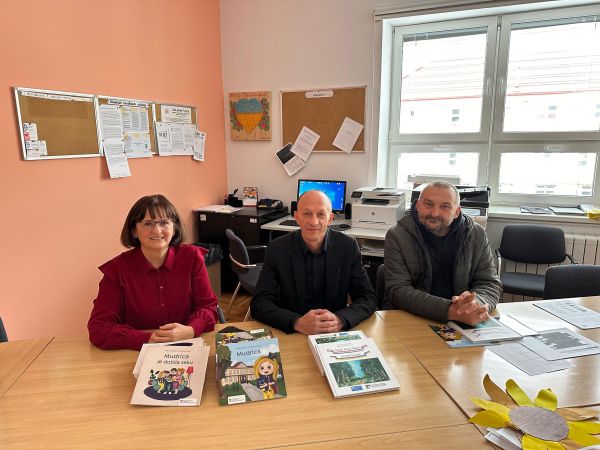 Župan Petry u pratnji načelnika Kovača i ravnateljice Aračić obišao radove na dogradnji Osnovne škole u Korenici