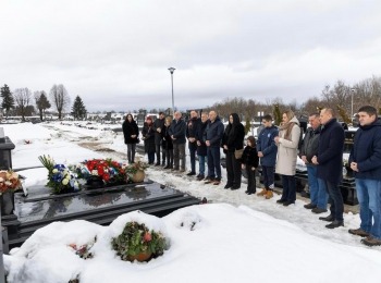 Ličko-senjska županija - Župan Petry sa suradnicima odao počast Milanu Koliću, dugogodišnjem gradonačelniku Gospića i županu Ličko-senjske županije