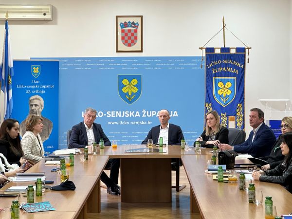 U Ličko-senjskoj županiji održan sastanak na temu provedbe sigurnosnih mjera u osnovnim i srednjim školama