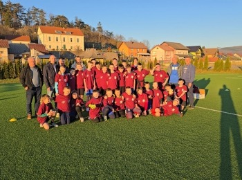 Ličko-senjska županija - Župan Petry dodijelio NK Otočcu 200 majica za mlađe uzraste