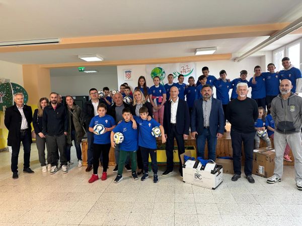 Župan Petry uručio nogometnu opremu NK Jedinstvu iz Donjeg Lapca