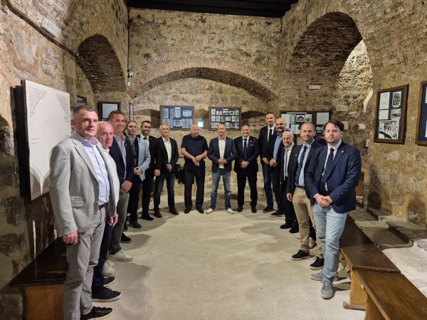 Plava noć u Senju: Utakmicom s Dinamom obilježena 105. obljetnica NK Nehaj