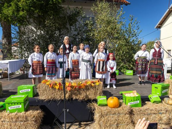 Danas se u Lovincu održavaju 11. Dani sira i ličkog krumpira Danas se u Lovincu održavaju 11. Dani sira i ličkog krumpira