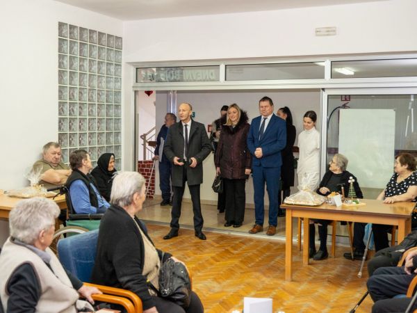 Župan Ernest Petry posjetio Dom za starije i nemoćne osobe u Gospiću