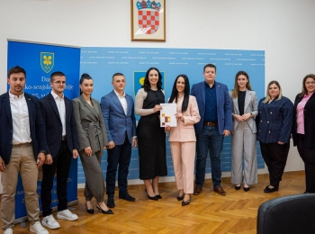 Ličko-senjska županija - Potpisan Sporazum o suradnji između Savjeta mladih Ličko-senjske županije i Savjeta mladih Virovitičko-podravske županije