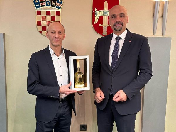 Potpisan sporazum o partnerstvu između Šibensko- kninske i Ličko-senjske županije povodom organizacije 13. sajma Agroturizma u Skradinu i 26. Jesen u Lici u Gospiću