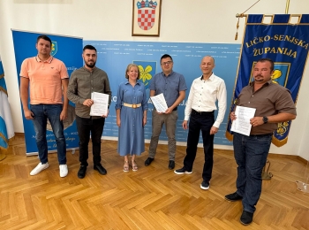 Ličko-senjska županija - Potpisan ugovor za uređenje igrališta Osnovne škole Kralja Tomislava u Udbini