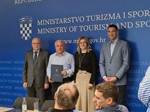 Zajednici sportova Ličko-senjske županije dodijeljena značajna sredstva za sufinanciranje rada trenera i za nabavu opreme