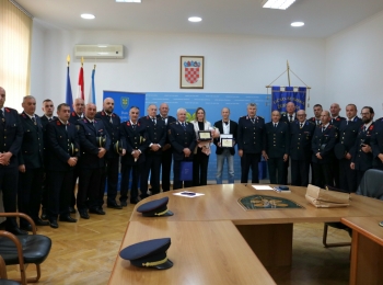 Ličko-senjska županija - Župan Petry održao prijem za predstavnike vatrogastva Ličko-senjske županije povodom Dana vatrogasaca i blagdana sv. Florijana