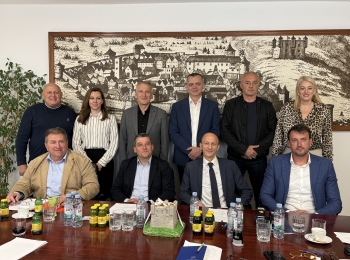 Ličko-senjska županija - Potpisan Sporazum o zajedničkom financiranju obnove spomenika poginulim hrvatskim braniteljima u Zalužnici