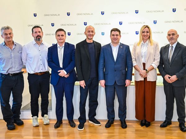 Ministar Butković obišao radove u luci Novalja vrijedne 13,2 milijuna eura