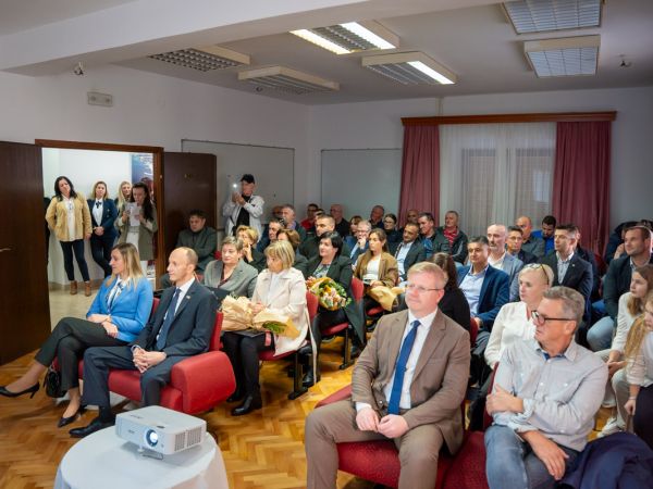 Karlobag proslavio Dan općine i blagdan sv. Karla Boromejskog uz svečanu sjednicu i dodjelu priznanja zaslužnim građanima