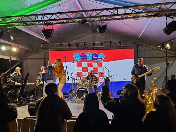 Druga večer Adventa u Lici: Lidija Bačić oduševila publiku
