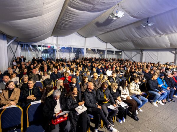 Gospić uživao u glazbenoj večeri trećeg Lika Festa - Treći festival tamburaške, zabavne i pop glazbe