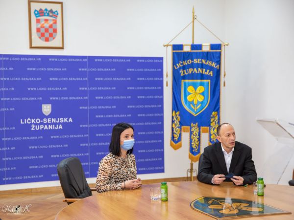 Vučković i Petry : Održan sastanak koji bi trebao stati na kraj problemima lutajuće stoke u Lici