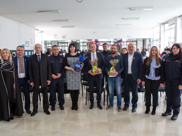 U Gospiću otvorena izložba likovnih radova ukrajinske djece