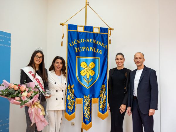 Jana Biondić novoizabrana Miss Ličko-senjske županije na prijemu kod župana Petryja