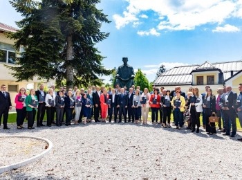 Ličko-senjska županija - Ministar Šipić u Gospiću uručio ugovore za 123 projekta vrijedna gotovo 4 milijuna eura
