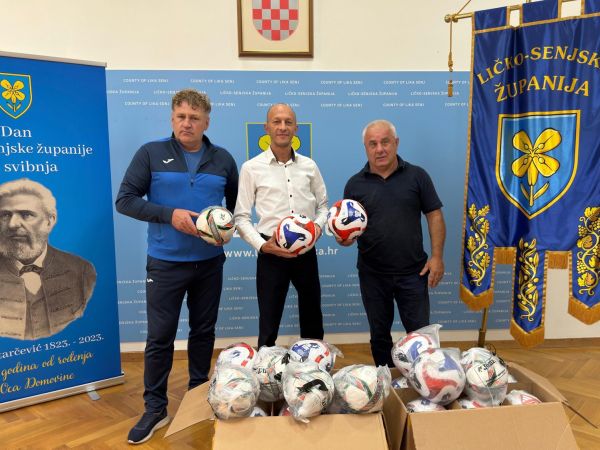 Ličko-senjska županija donirala nogometne lopte za klubove s područja županije