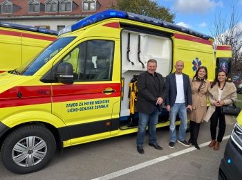 Ličko-senjska županija - U Brinju izvršena primopredaja tri nova vozila za potrebe hitne medicinske službe u Brinju, Otočcu i Gospiću