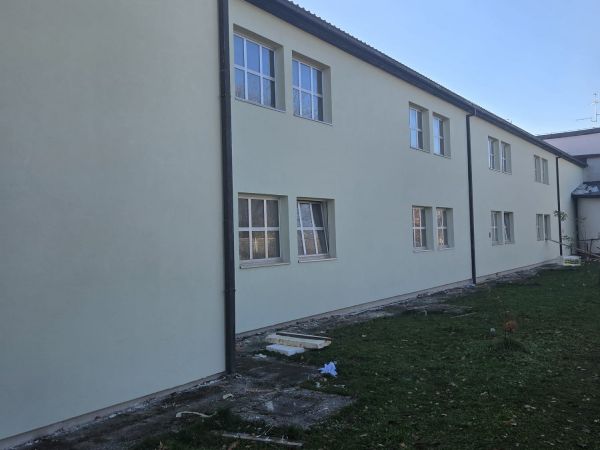 Zahvaljujući potpori Vlade RH u tijeku uređenje zgrade Doma za starije osobe Ličko-senjske županije u Gospiću Zahvaljujući potpori Vlade RH u tijeku uređenje zgrade Doma za starije osobe Ličko-senjske županije u Gospiću