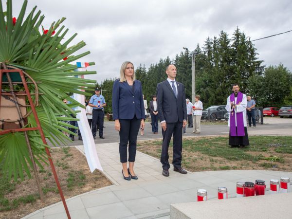 Pijetet civilnim žrtvama poraća