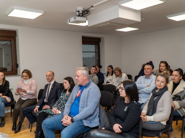 Župan Ernest Petry uručio Ugovore o bespovratnim sredstvima: Potpora poduzetnicima Razvojnog centra Ličko-senjske županije za korištenje prostora i opreme