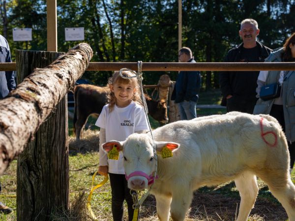 U sklopu Jeseni u Lici predstavljene ličke pasmine i poljoprivredna mehanizacija U sklopu Jeseni u Lici predstavljene ličke pasmine i poljoprivredna mehanizacija