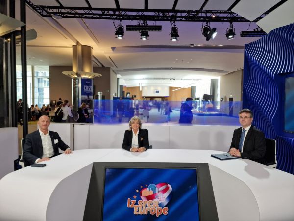 Gostovanje zastupnice u Europskom parlamentu Sunčane Glavak i župana Ličko-senjske županije Ernesta Petrya u emisiji „Iz srca Europe“, snimljene u Europskom parlamentu u Bruxellesu