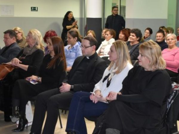 “Neću rak”, vrijedna predavanja udruge Vila za Liku povodom Svjetskog dana borbe protiv raka