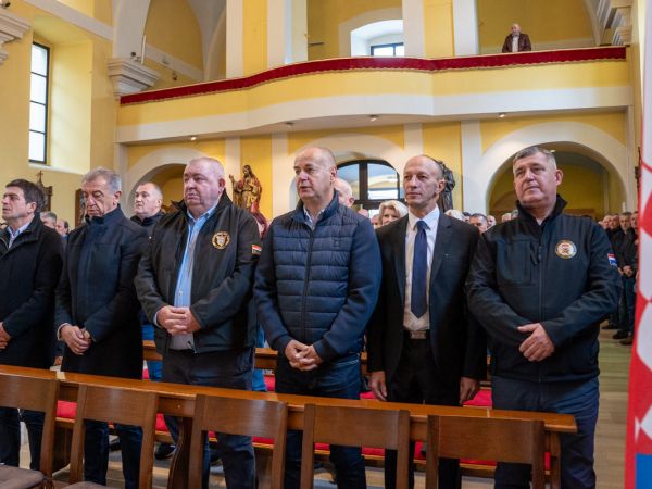 Obilježena 33. obljetnica 9. gardijske brigade “Vukovi“ i Motorizirane bojne Vukovi u Gospiću