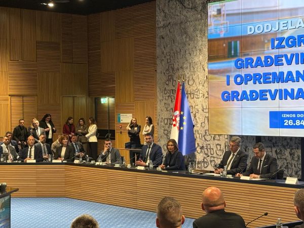 Država sufinancira modernizaciju dvorane Gimnazije i Strukovne škole Gospić