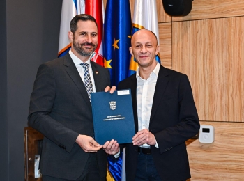 Ličko-senjska županija - Ministar Glavina u Novalji uručio vrijedne ugovore, župan Petry potvrdio: Ličko-senjska županija potpuno je spremna za sezonu