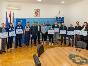 Ličko-senjska županija - Dodijeljeni čekovi sportskim klubovima, sportašima i ustanovama s područja Ličko-senjske županije