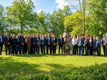 Ličko-senjska županija - Dostojanstvenim odavanjem počasti započelo obilježavanje Dana Ličko-senjske županije