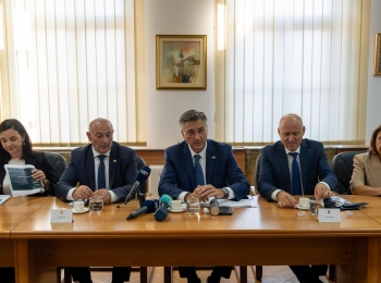Ličko-senjska županija - Premijer Plenković s članovima Vlade u Ličko-senjskoj županiji predstavio daljnje korake sanacije otpada u Gospiću
