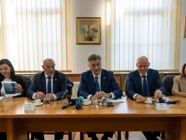 Premijer Plenković s članovima Vlade u Ličko-senjskoj županiji predstavio daljnje korake sanacije otpada u Gospiću