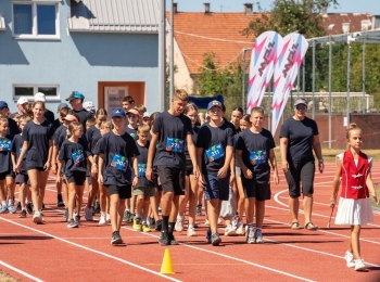 Ličko-senjska županija - Otvorena atletska staza u Gospiću, Balinovac okupio gotovo 500 mladih sportaša