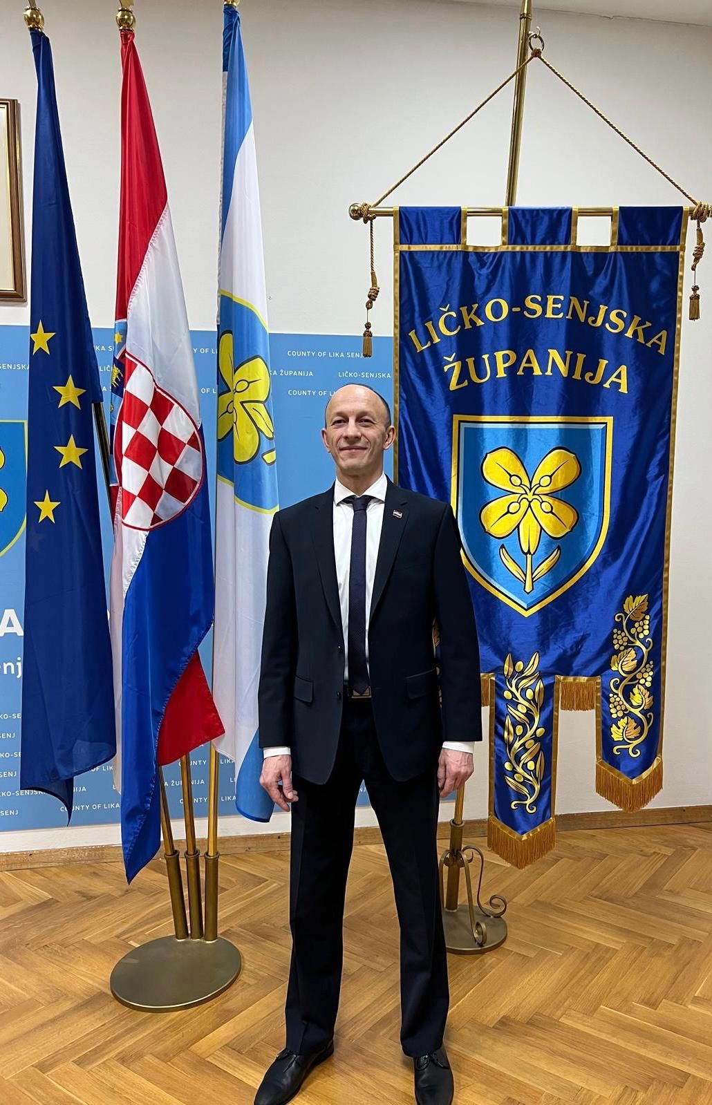 Čestitka župana Petryja povodom 33. godišnjice međunarodnog priznanja Republike Hrvatske Čestitka župana Petryja povodom 33. godišnjice međunarodnog priznanja Republike Hrvatske