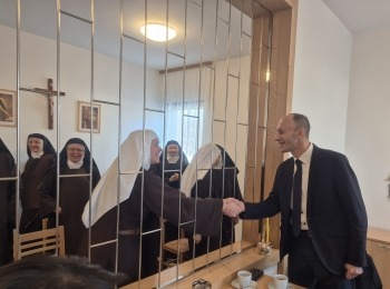 Ličko-senjska županija - Župan Petry posjetio Samostan Presvetog Srca Isusova klauzurnih sestara karmelićanki