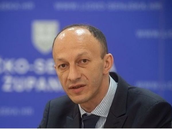 Snimka gostovanja ličko-senjskog župana Ernesta Petryja u emisiji Studio 4 na HRT 4