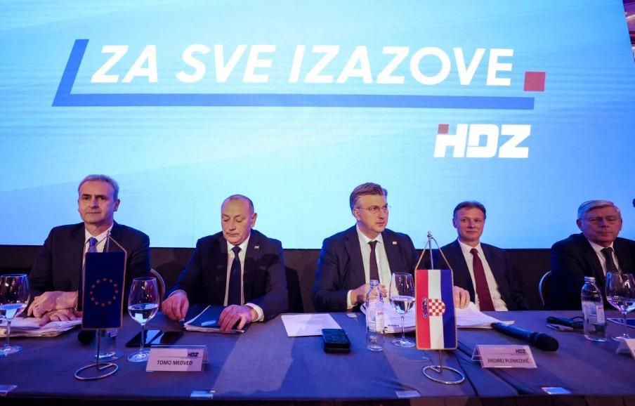 HDZ predstavio izborni program, na listi za Sabor iz Ličko-senjske županije Ernest Petry i Ivan Dabo