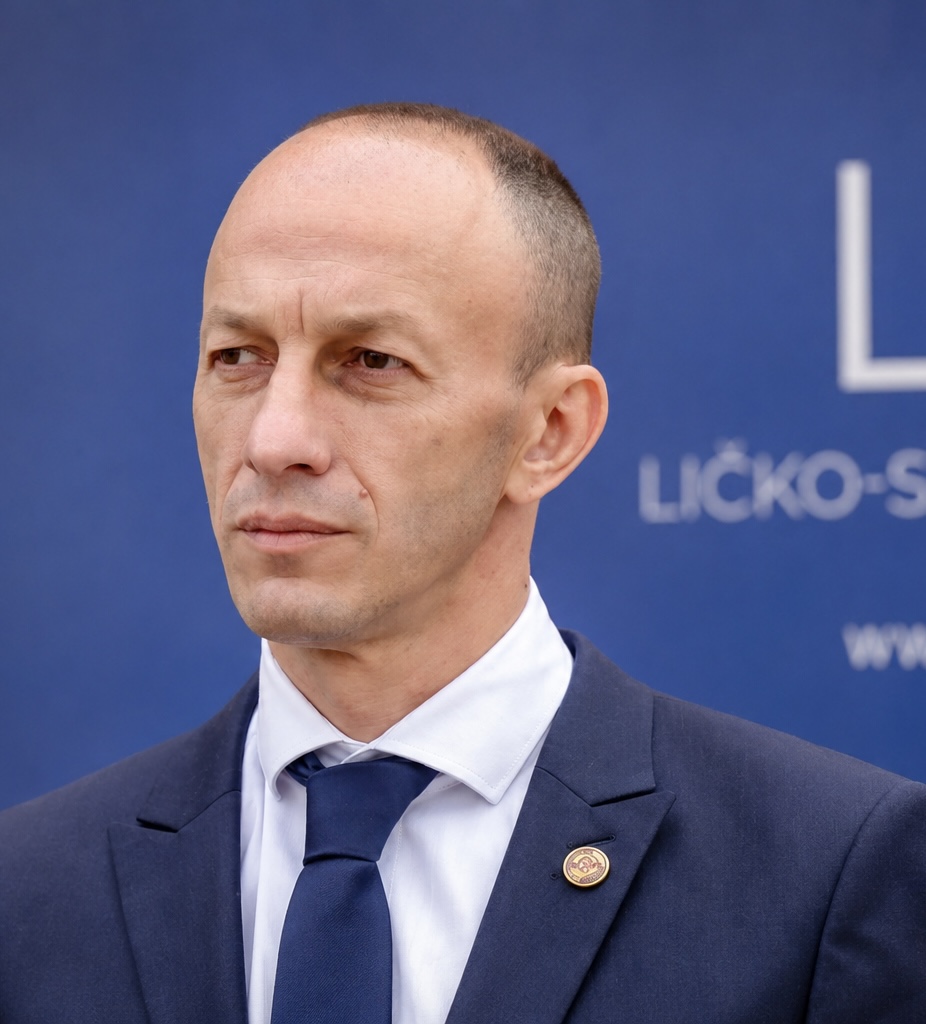 REAGIRANJE ERNESTA PETRYJA ŽUPANA LIČKO-SENJSKE ŽUPANIJE NA NEISTINITO IZNESENE TVRDNJE OD STRANE ZASTUPNIKA TROSKOTA REAGIRANJE ERNESTA PETRYJA ŽUPANA LIČKO-SENJSKE ŽUPANIJE NA NEISTINITO IZNESENE TVRDNJE OD STRANE ZASTUPNIKA TROSKOTA
