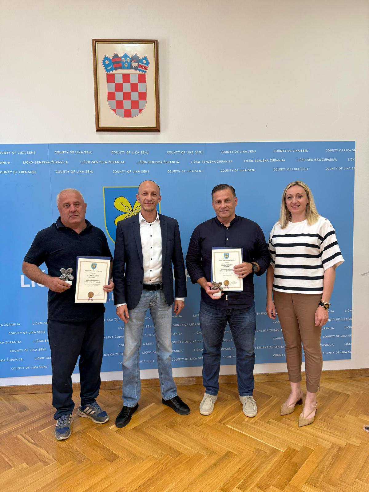 Zahvalnice župana Petryja Zajednici sportova i Turističkoj zajednici za suradnju i razvoj Ličko-senjske županije