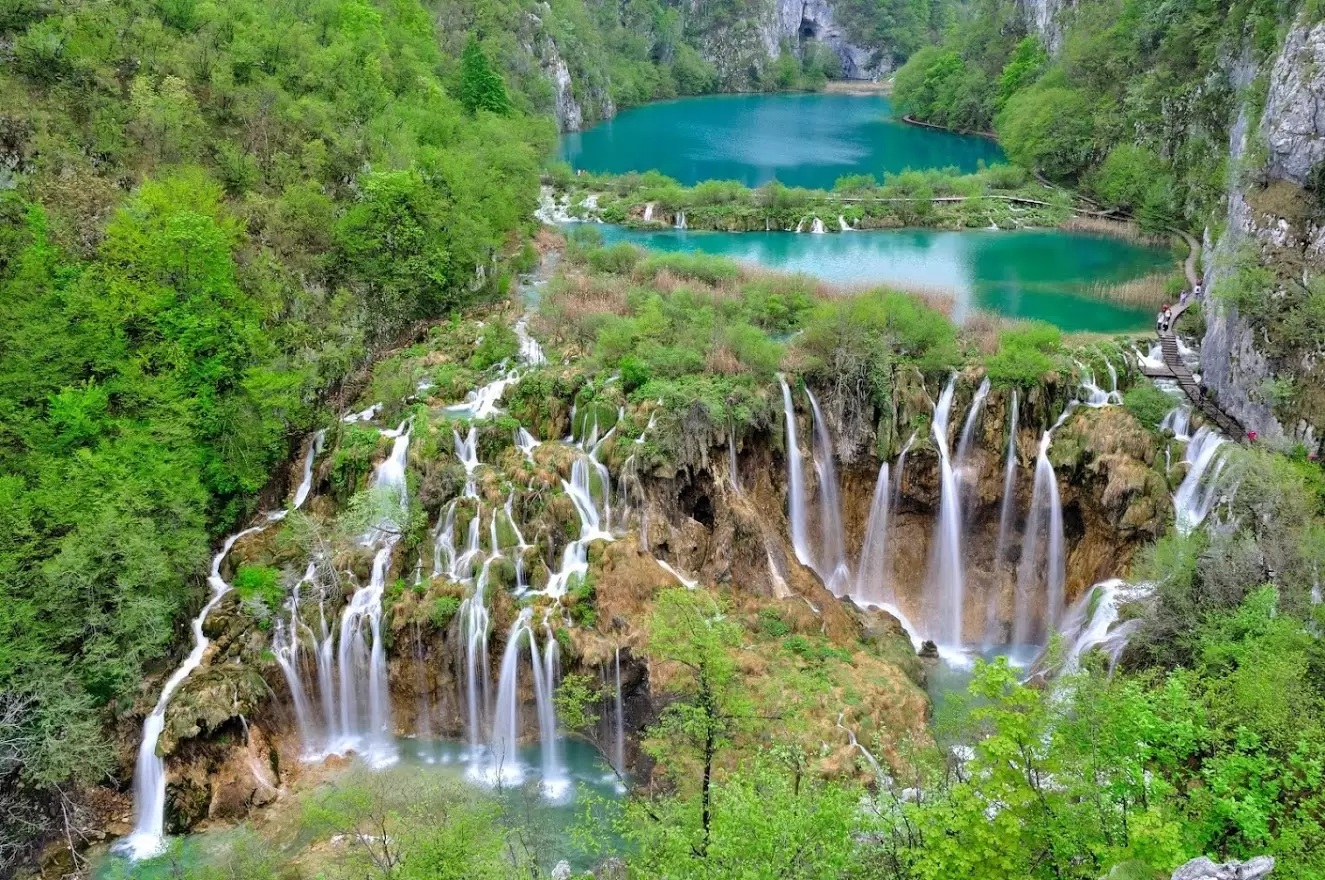 Brošura o održivim praksama na području Nacionalnog parka Plitvička jezera i njegove šire okolice