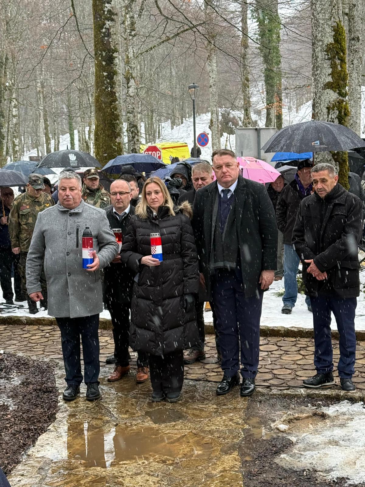 Plitvice u tišini i ponosu: 35 godina od Krvavog Uskrsa i pogibije Josipa Jovića Plitvice u tišini i ponosu: 35 godina od Krvavog Uskrsa i pogibije Josipa Jovića